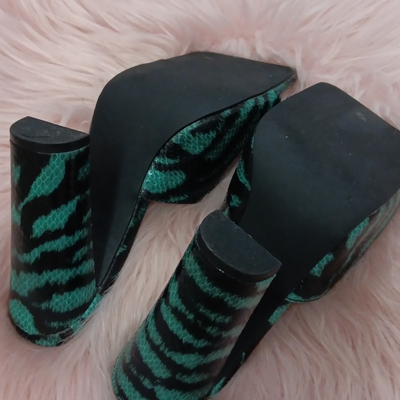 ALMOST!! BRAND NEW FASHION NOVA FAUX CROC MULES-6.5 - Picture 5 of 8